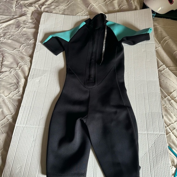 Women’s wet suit size 4 - Picture 4 of 7